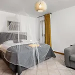 빌라 Luxury With A Swimming Pool Trget, Rasa - 23420 Trget