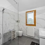 Luxury With A Swimming Pool Trget, Rasa - 23420 빌라 *