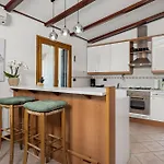 Luxury With A Swimming Pool Trget, Rasa - 23420 빌라