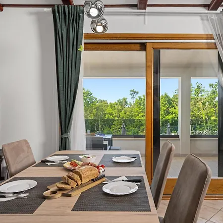 Luxury With A Swimming Pool Trget, Rasa - 23420 Villa Trget