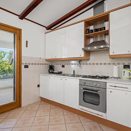Luxury With A Swimming Pool Trget, Rasa - 23420