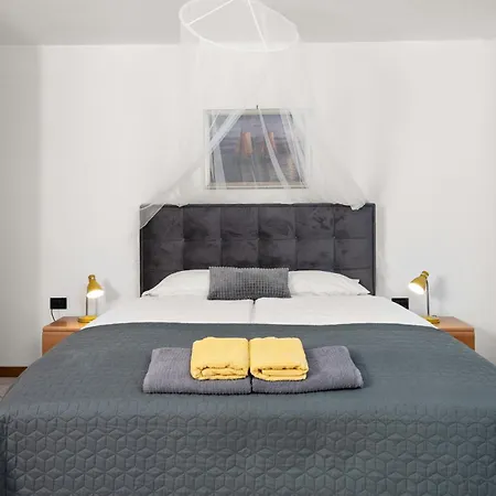 וילה Luxury With A Swimming Pool Trget, Rasa - 23420 *