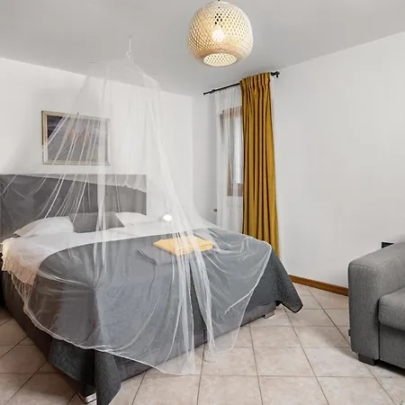 וילה Luxury With A Swimming Pool Trget, Rasa - 23420 Trget