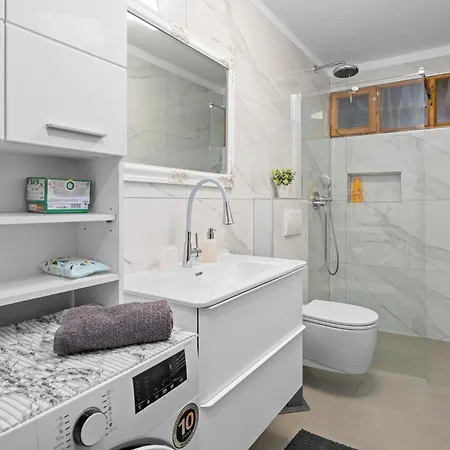 וילה Luxury With A Swimming Pool Trget, Rasa - 23420