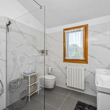 Luxury With A Swimming Pool Trget, Rasa - 23420 וילה *