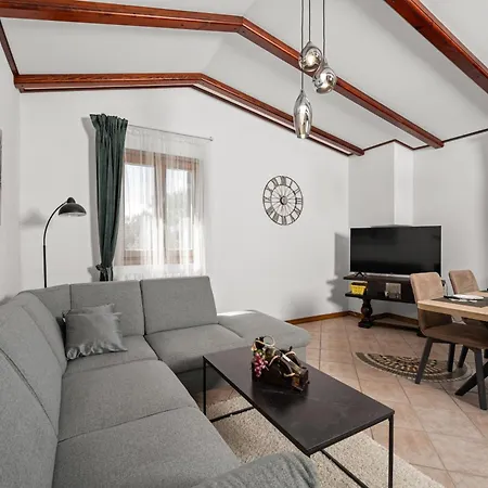 וילה Luxury With A Swimming Pool Trget, Rasa - 23420 *