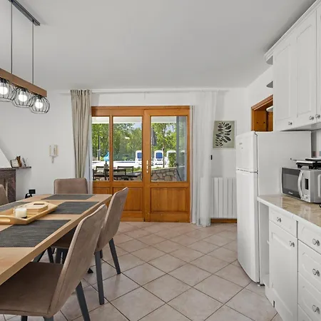Luxury With A Swimming Pool Trget, Rasa - 23420 *