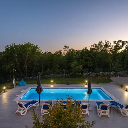 וילה Luxury With A Swimming Pool Trget, Rasa - 23420 *