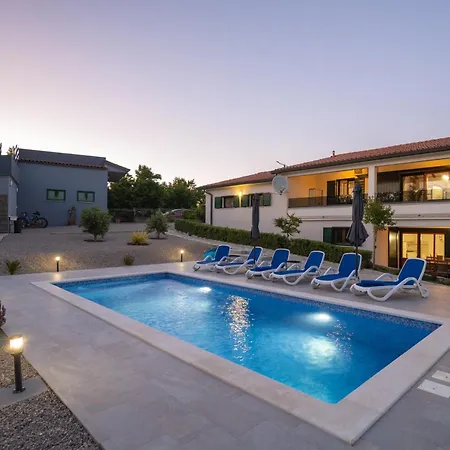 וילה Luxury With A Swimming Pool Trget, Rasa - 23420 Trget