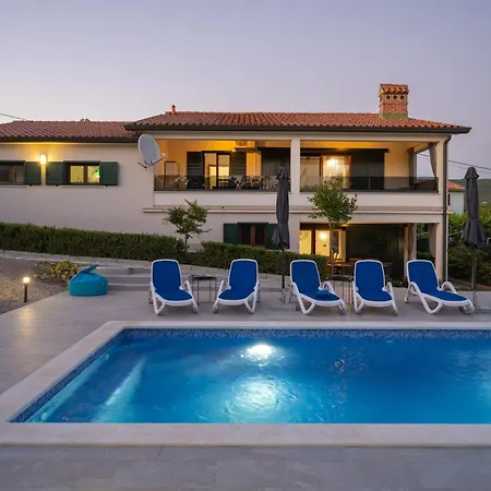 Luxury With A Swimming Pool Trget, Rasa - 23420 וילה Trget