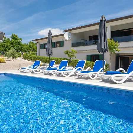 Luxury With A Swimming Pool Trget, Rasa - 23420 וילה
