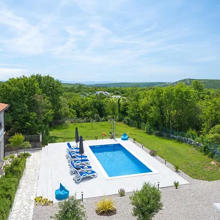 Luxury With A Swimming Pool Trget, Rasa - 23420 וילה Trget