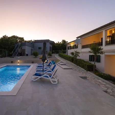 וילה Luxury With A Swimming Pool Trget, Rasa - 23420 Trget